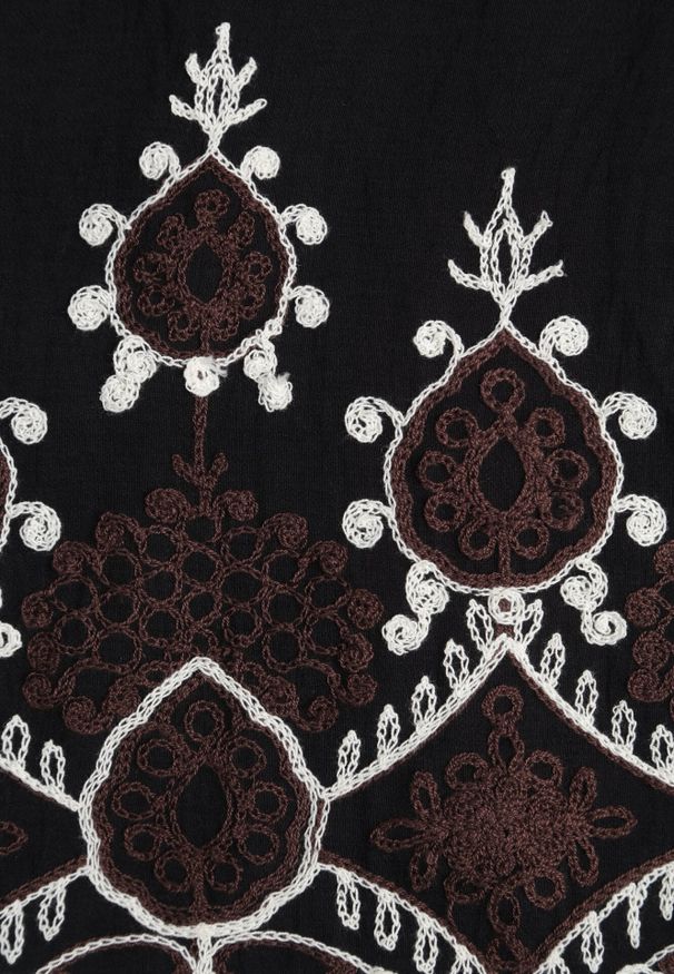 Born2be - Czarna Wiskozowa Sukienka Koszulowa Zdobiona Haftem i Wiązanym Paskiem Telonesa. Okazja: na co dzień. Kolekcja: plus size. Kolor: czarny. Materiał: wiskoza. Wzór: aplikacja, haft. Typ sukienki: koszulowe. Styl: casual