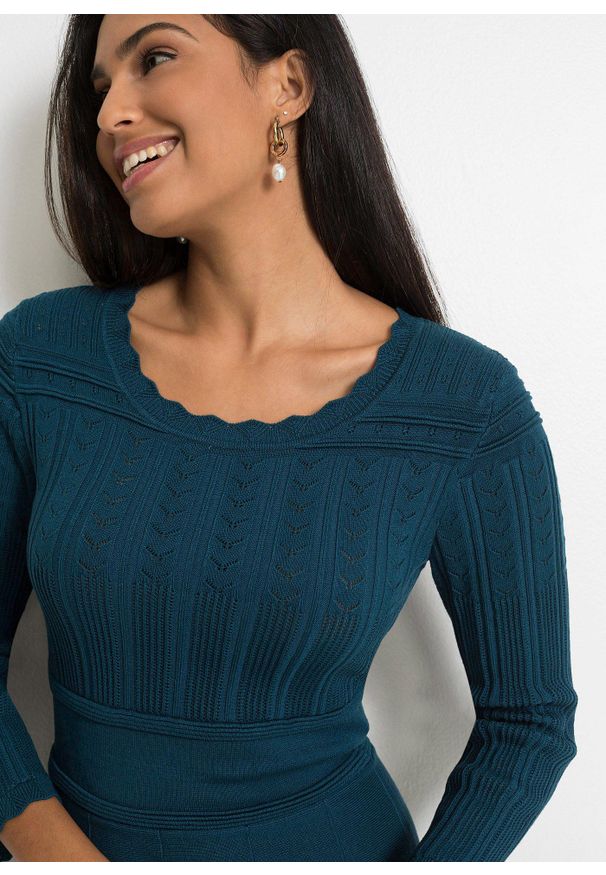 bonprix - Sukienka dzianinowa z ażurowym wzorem. Kolor: niebieski. Materiał: dzianina, wiskoza. Wzór: ażurowy