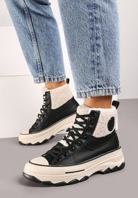 Born2be - Czarne Traperki Typu Trampki na Platformie z Futerkowymi Wstawkami Mialessia. Okazja: na co dzień. Kolor: czarny. Materiał: jeans, skóra. Obcas: na platformie. Styl: casual, rockowy