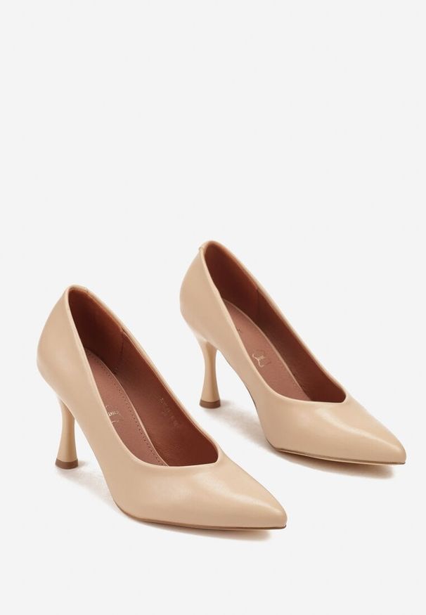 Renee - Beżowe Szpilki Vices na Klepsydrowym Obcasie ze Skórzaną Wkładką Muzite. Okazja: na spotkanie biznesowe. Kolor: beżowy. Materiał: skóra. Obcas: na obcasie. Styl: biznesowy, klasyczny. Wysokość obcasa: średni