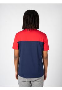 Fila T-Shirt "Tee" | FAM0325 | Mężczyzna | Czerwony, Granatowy. Okazja: na co dzień. Kolor: wielokolorowy, czerwony, niebieski. Materiał: bawełna. Styl: casual #3