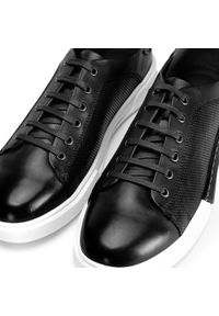 Wittchen - Męskie sneakersy skórzane na białej podeszwie czarne. Okazja: na co dzień. Kolor: czarny. Materiał: skóra. Wzór: gładki. Sport: kolarstwo #6