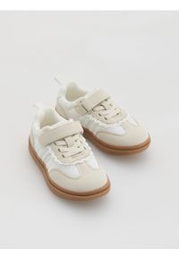 Reserved - Trampki z łączonych materiałów - biały. Kolor: biały. Materiał: materiał #1