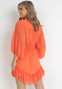 Born2be - Pomarańczowa Taliowana Sukienka Mini z Rękawami 3/4 i Falbanką Serafilla. Kolor: pomarańczowy. Materiał: tkanina. Sezon: wiosna, lato. Długość: mini #5