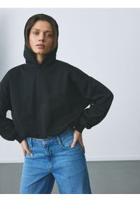 Reserved - Krótka bluza z bawełną - czarny. Kolor: czarny. Materiał: bawełna. Długość: krótkie
