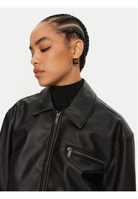 Gina Tricot Kurtka z imitacji skóry 23136 Czarny Loose Fit. Kolor: czarny. Materiał: skóra #4