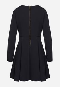 Born2be - Granatowa Elegancka Sukienka o Rozkloszowanym Kroju Temitonia. Kolor: niebieski. Długość rękawa: długi rękaw. Styl: elegancki #4