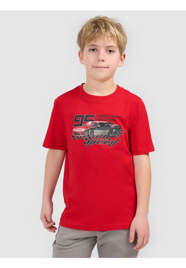 4f - 4F T-shirt regular z nadrukiem chłopięcy - czerwony 140 (9-10 lat). Okazja: na co dzień, na uczelnię. Kolor: czerwony. Materiał: skóra, bawełna, materiał. Wzór: nadruk. Sezon: lato. Styl: klasyczny, casual