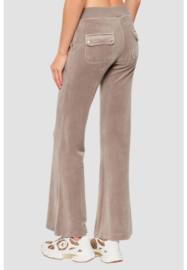 Juicy Couture - JUICY COUTURE Ciemno-beżowe spodnie dresowe damskie Layla Low Rise Pocket, Rozmiar XS. Stan: obniżony. Kolor: beżowy. Materiał: dresówka