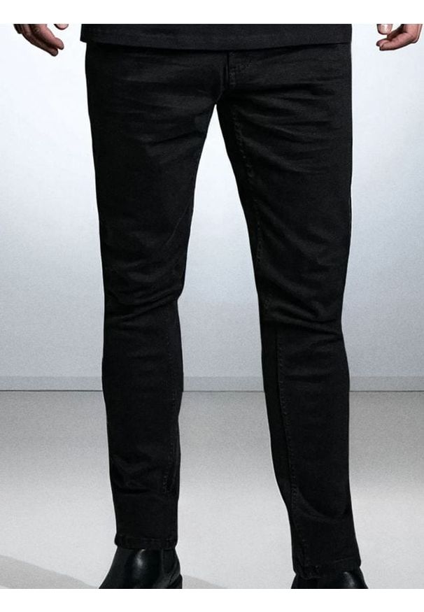 Sinsay - Spodnie jeansowe chino slim fit - czarny. Kolor: czarny. Materiał: jeans