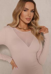 Renee - Beżowa Sukienka z Bawełną o Dopasowanym Kroju z Przezroczystym Dekoltem Ivelirra. Okazja: na spotkanie biznesowe, na co dzień. Kolor: beżowy. Materiał: bawełna. Długość rękawa: długi rękaw. Typ sukienki: dopasowane. Styl: klasyczny, casual, wizytowy, biznesowy