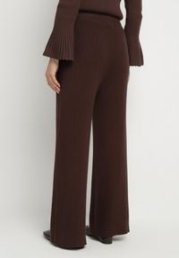 Born2be - Brązowe Szerokie Spodnie High Waist z Wiskozą z Gumką w Pasie Essica. Okazja: na co dzień. Stan: podwyższony. Kolor: brązowy. Materiał: wiskoza. Wzór: aplikacja. Styl: casual, elegancki #6