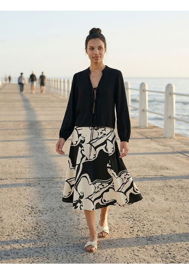 Sinsay - Rozkloszowana spódnica midi z wiskozą i domieszką lnu - wielobarwny. Materiał: wiskoza, len