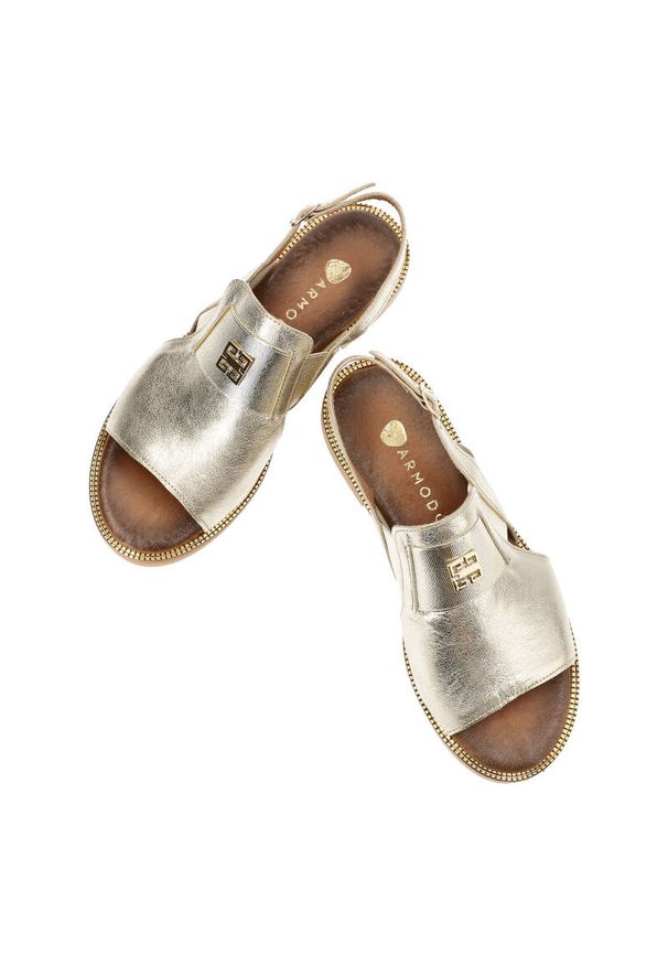 Złote Sandały Armodo Wygodne Obuwie Damskie. Okazja: na co dzień. Zapięcie: pasek. Kolor: złoty. Materiał: materiał, skóra, jeans. Wzór: paski. Sezon: lato. Styl: casual, elegancki