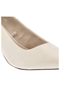 Beżowe Czółenka Tamaris Eleganckie Buty Damskie. Okazja: na co dzień. Zapięcie: bez zapięcia. Kolor: beżowy. Materiał: skóra ekologiczna. Szerokość cholewki: normalna. Obcas: na obcasie. Styl: elegancki. Wysokość obcasa: średni #6