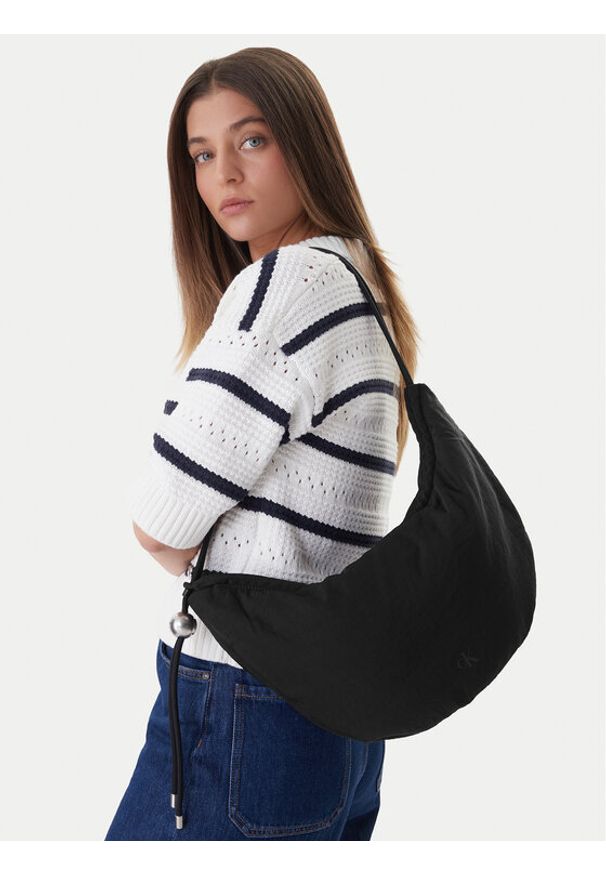 Calvin Klein Torebka Nylon Cord Small Hobo Bag LV04F3382G Czarny. Kolor: czarny