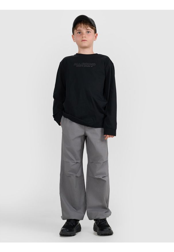 4f - 4F Spodnie dresowe joggery chłopięce - szare 158 (12-13 lat). Okazja: na spacer, na co dzień, na uczelnię. Kolor: szary. Materiał: dresówka. Długość: długie. Sezon: lato. Styl: casual