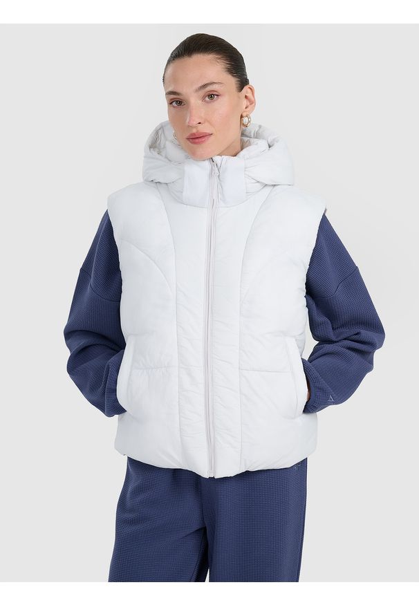 4f - 4F Bezrękawnik puchowy z wypełnieniem syntetycznym damski - szary XL. Okazja: na co dzień. Typ kołnierza: kołnierzyk stójkowy. Kolor: szary. Materiał: puch, syntetyk. Długość rękawa: bez rękawów. Styl: casual