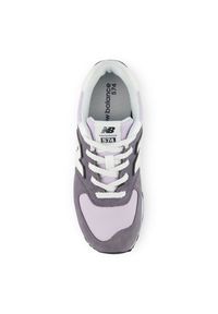 Buty dziecięce New Balance G57436O – fioletowe. Okazja: na co dzień, na uczelnię. Kolor: fioletowy. Materiał: zamsz, syntetyk, materiał. Szerokość cholewki: normalna. Model: New Balance 574. Sport: turystyka piesza #2