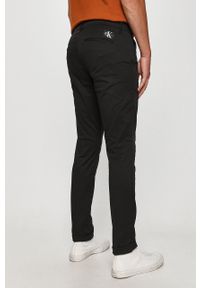 Calvin Klein Jeans - Spodnie. Kolor: czarny. Materiał: tkanina, bawełna, elastan. Wzór: gładki #2