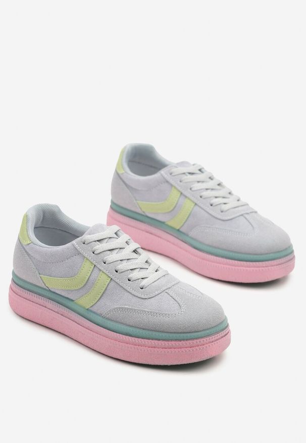 Renee - Niebiesko-Różowe Sneakersy Typu Kultowe Tenisówki na Niskiej Platformie Olritia. Okazja: na co dzień. Kolor: niebieski. Materiał: jeans. Szerokość cholewki: normalna. Wzór: aplikacja. Obcas: na platformie