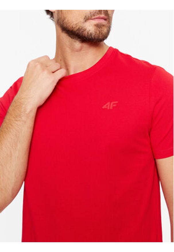 4f - 4F T-Shirt 4FAW23TTSHM0876 Czerwony Regular Fit. Kolor: czerwony. Materiał: bawełna