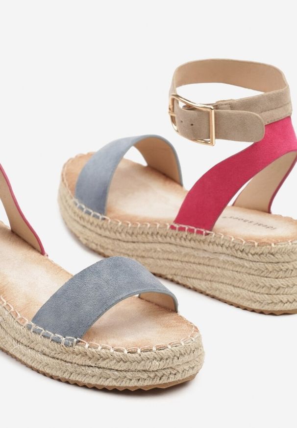 Renee - Niebieskie Sandały na Plecionej Podeszwie w Stylu Boho Lurienna. Okazja: na randkę, na co dzień, na spacer. Nosek buta: otwarty. Zapięcie: sprzączka. Kolor: niebieski. Sezon: lato. Obcas: na koturnie. Styl: boho. Wysokość obcasa: średni