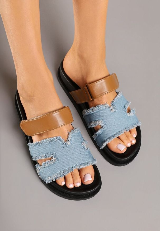 Born2be - Niebieskie Klapki z Postrzępionymi Paskami Finavessa. Okazja: na co dzień. Kolor: niebieski. Materiał: jeans. Sezon: lato. Styl: elegancki, casual