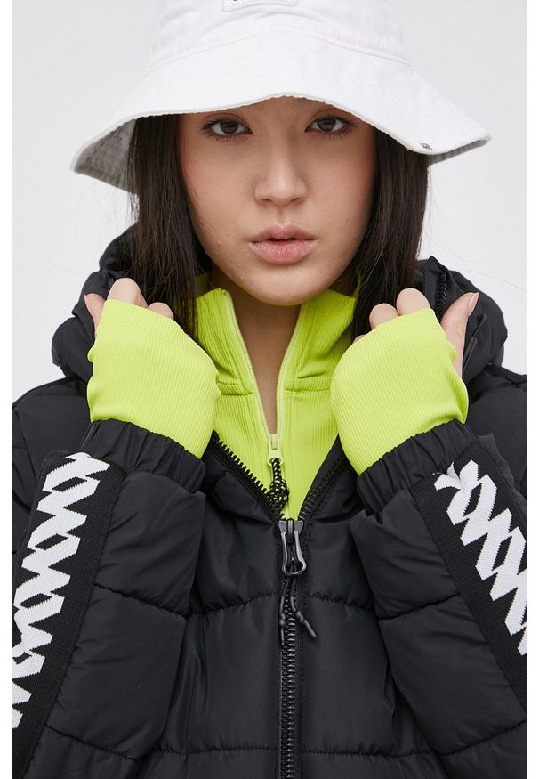Superdry Kurtka damska kolor czarny zimowa. Okazja: na co dzień. Typ kołnierza: kaptur. Kolor: czarny. Materiał: poliester. Sezon: zima. Styl: casual