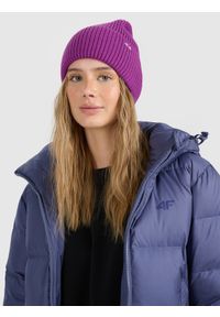 4f - 4F Czapka beanie damska - fioletowa M. Kolor: fioletowy. Materiał: dzianina, wiskoza. Wzór: gładki. Sezon: zima. Styl: klasyczny, casual, elegancki, sportowy #1