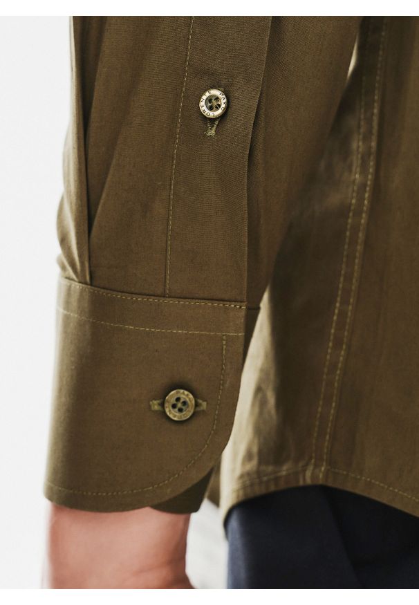 Pako Lorente - PAKO LORENTE – Oliwkowa koszula męska długi rękaw. Okazja: na co dzień. Kolor: beżowy, niebieski, oliwkowy. Materiał: bawełna, elastan. Długość rękawa: długi rękaw. Długość: długie. Wzór: gładki. Styl: casual