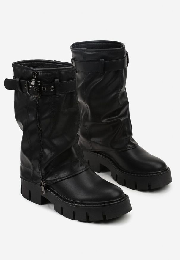Renee - Czarne Botki Biker Boots z Cholewką Imitującą Nogawkę z Klamerką Veresta. Kolor: czarny. Materiał: koronka. Szerokość cholewki: normalna. Wzór: aplikacja