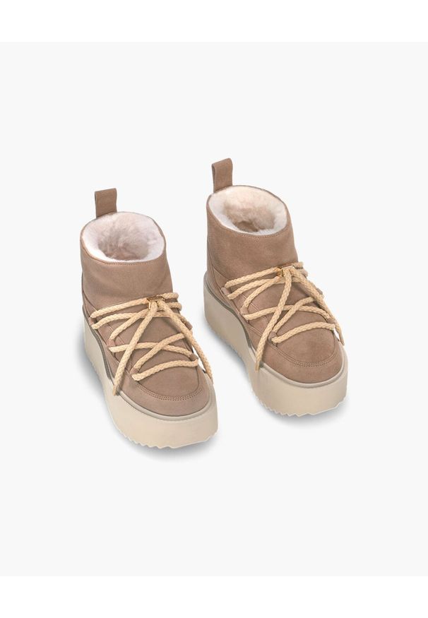 Inuikii - INUIKII CLASSIC LOW PLATFORM Śniegowce damskie. Okazja: na spacer, na co dzień, do pracy. Kolor: beżowy. Obcas: na platformie. Styl: casual