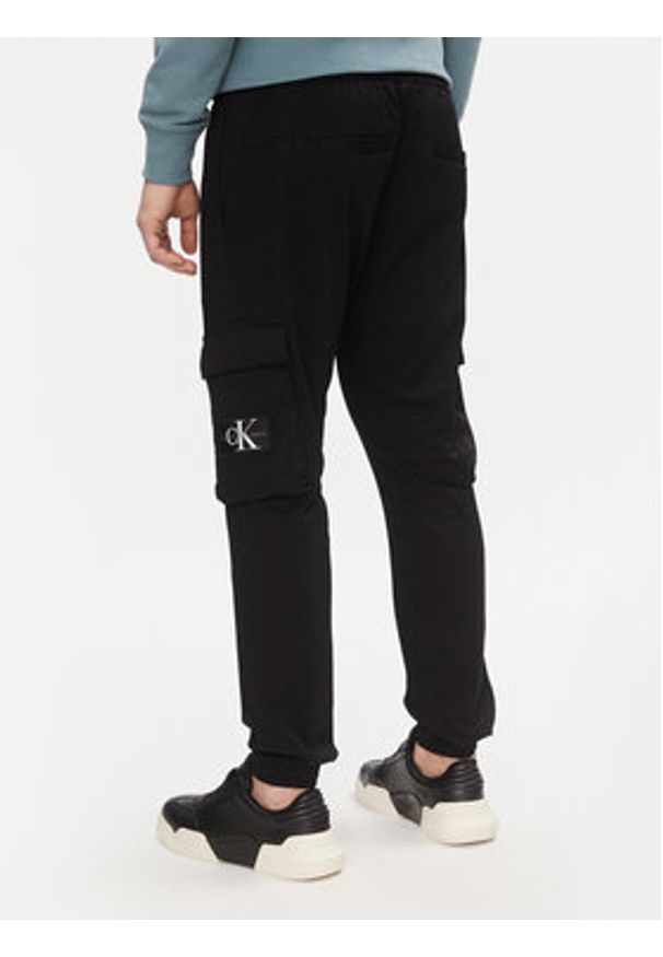Calvin Klein Jeans Spodnie dresowe J30J324696 Czarny Skinny Fit. Kolor: czarny. Materiał: bawełna
