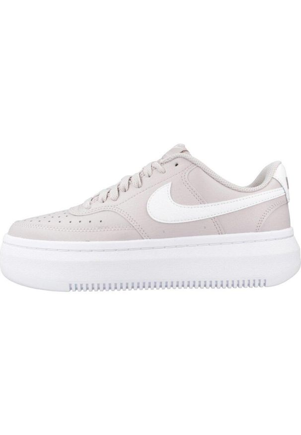 Buty do chodzenia damskie Nike Court Vision Alta Ltr. Kolor: fioletowy. Materiał: materiał, skóra. Szerokość cholewki: normalna. Model: Nike Court. Sport: turystyka piesza