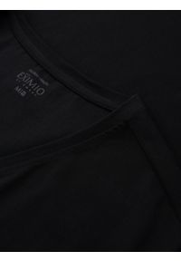 Ombre Clothing - T-shirt męski V-neck SLIM FIT z elastanem i printem – czarny V1 - Rozmiar: M. Okazja: na co dzień. Typ kołnierza: dekolt w serek. Kolor: czarny. Materiał: elastan. Wzór: nadruk. Styl: casual #3