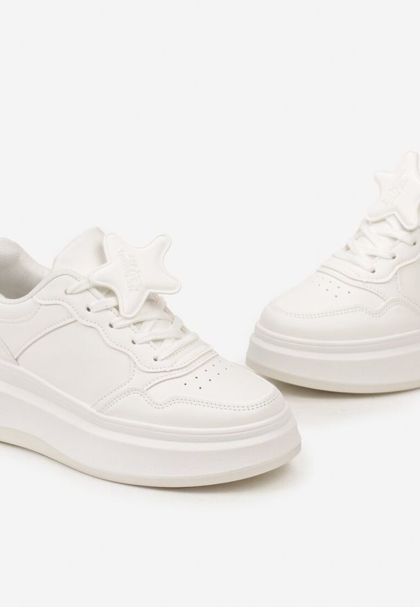 Renee - Białe Sneakersy na Platformie z Odpinaną Gwiazdką Ekaria. Kolor: biały. Obcas: na platformie