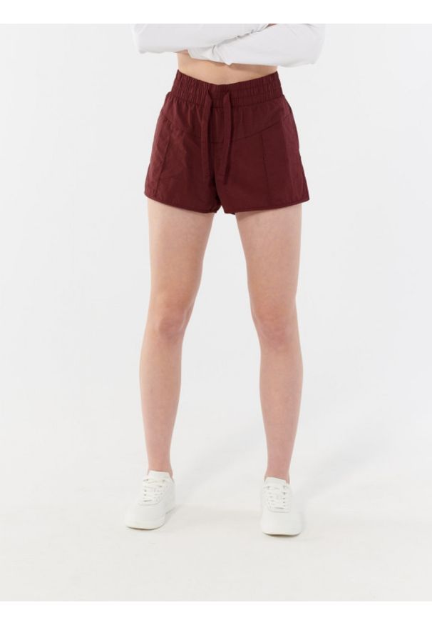 outhorn - Spodenki z tkaniny technicznej damskie. Okazja: na co dzień. Materiał: tkanina. Długość: krótkie. Styl: wakacyjny, casual