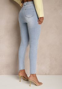 Renee - Jasnoniebieskie Jeansy Skinny z Bawełną High Waist Ozdobione Guzikami Felariel. Stan: podwyższony. Kolor: niebieski. Wzór: aplikacja #4