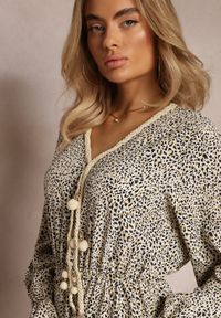 Renee - Biała Sukienka Endomela. Typ kołnierza: dekolt w serek. Kolor: biały. Długość rękawa: długi rękaw. Wzór: aplikacja. Styl: boho. Długość: maxi #3