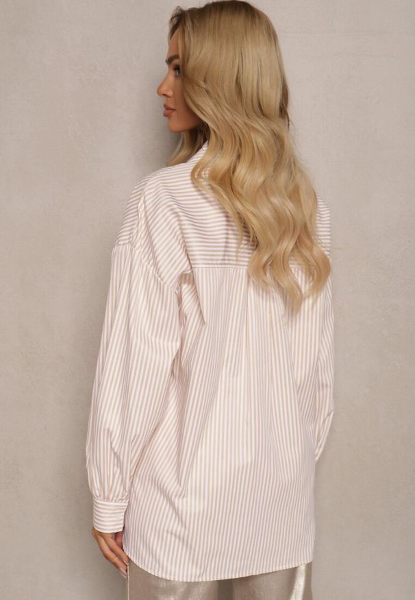 Renee - Beżowa Koszula z Długim Rękawem Zapinana na Guziki z Kieszonką Vloenni. Okazja: na co dzień. Typ kołnierza: kołnierzyk klasyczny. Kolekcja: plus size. Kolor: beżowy. Długość rękawa: długi rękaw. Długość: długie. Styl: casual, klasyczny, elegancki