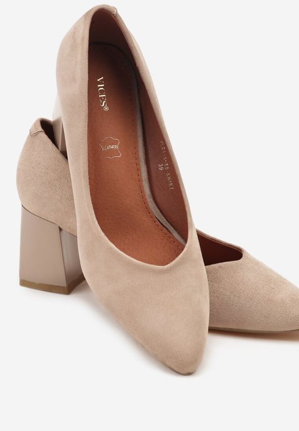 Born2be - Ciemnobeżowe Czółenka Vices na Stożkowym Obcasie ze Skórzaną Wkładką Erani. Okazja: na spotkanie biznesowe. Kolor: beżowy. Materiał: skóra. Obcas: na obcasie. Styl: elegancki, klasyczny, biznesowy. Wysokość obcasa: średni