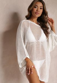 Renee - Biała Szydełkowa Narzutka Tunika z Szerokim Rękawem Narley. Okazja: na plażę. Kolor: biały. Materiał: dzianina. Długość: długie. Wzór: ażurowy
