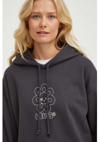 Levi's® - Levi's bluza bawełniana damska kolor szary z kapturem z aplikacją. Okazja: na spotkanie biznesowe. Typ kołnierza: kaptur. Kolor: szary. Materiał: bawełna. Długość rękawa: długi rękaw. Długość: długie. Wzór: aplikacja. Styl: biznesowy #3