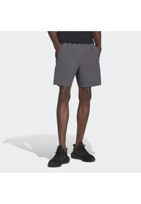 Adidas - Spodenki krótkie treningowe męskie adidas Essentials. Kolor: czarny, szary, brązowy, wielokolorowy. Materiał: materiał. Długość: krótkie. Sport: bieganie