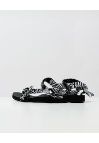 ARIZONA LOVE - Sandały Trekky w print zebry. Zapięcie: rzepy. Kolor: czarny. Materiał: bawełna, materiał. Wzór: motyw zwierzęcy, nadruk #6