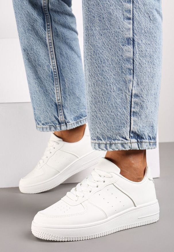 Renee - Białe Sneakersy Sznurowane na Grubej Podeszwie Taleith. Okazja: na co dzień. Kolor: biały. Materiał: jeans, skóra