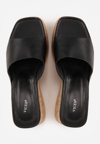 Born2be - Czarne Klapki VICES z Kwadratowym Noskiem na Koturnie z Imitacji Korka Cordereida. Okazja: na co dzień. Kolor: czarny. Materiał: jeans, len. Wzór: haft. Sezon: lato. Obcas: na koturnie. Styl: casual #6