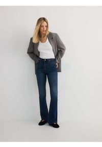 Reserved - Jeansy bootcut - granatowy. Stan: podwyższony. Kolor: niebieski #1