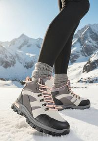 Born2be - Szare Buty Trekkingowe Trapery Vices Ozdobione Przeszyciami Narrive. Okazja: na co dzień. Wysokość cholewki: przed kolano. Kolor: szary. Materiał: dresówka. Szerokość cholewki: normalna. Wzór: aplikacja. Styl: casual #1